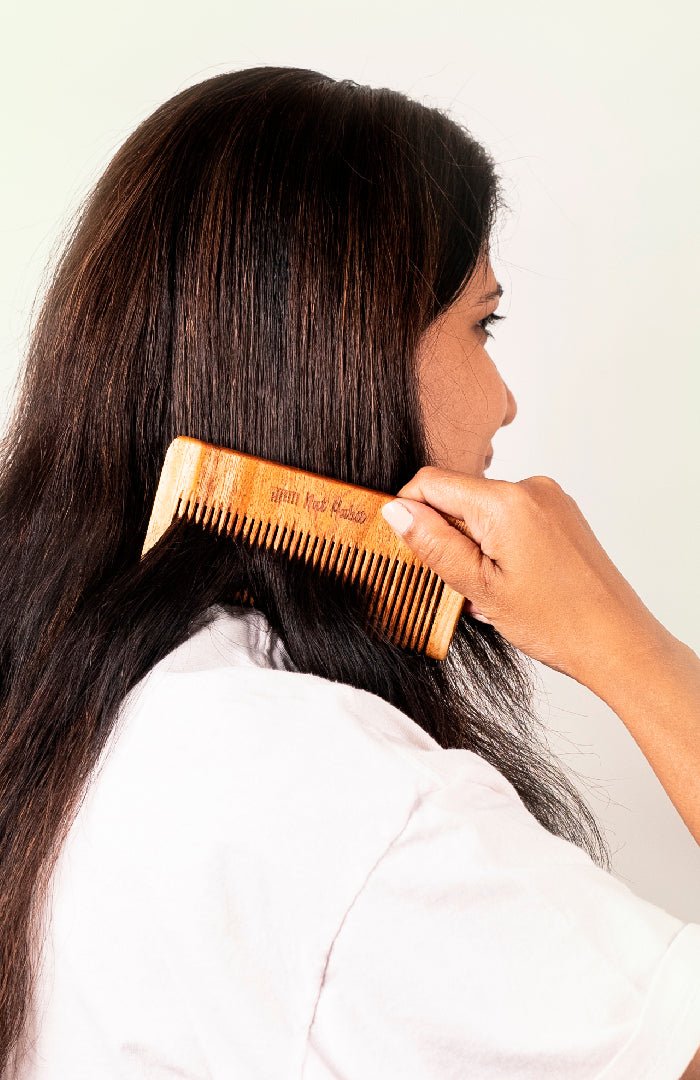<strong>Fine Tooth Kacchi Neem Styling Comb </strong><br><i>Daily Styling, Small Size</i> - Nat Habit