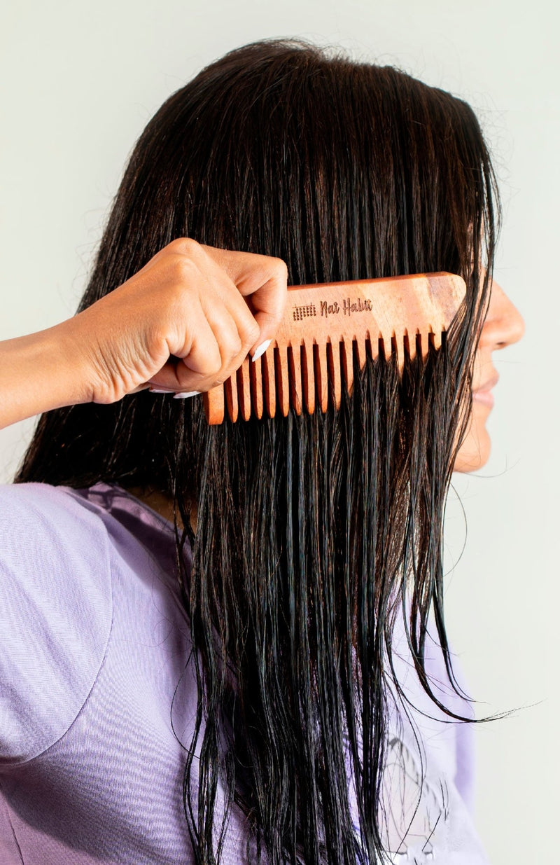 <strong>Wide Tooth Kacchi Neem Shampoo Comb</strong> <br><i>Post Shampoo Detangling, Small Size</i> - Nat Habit